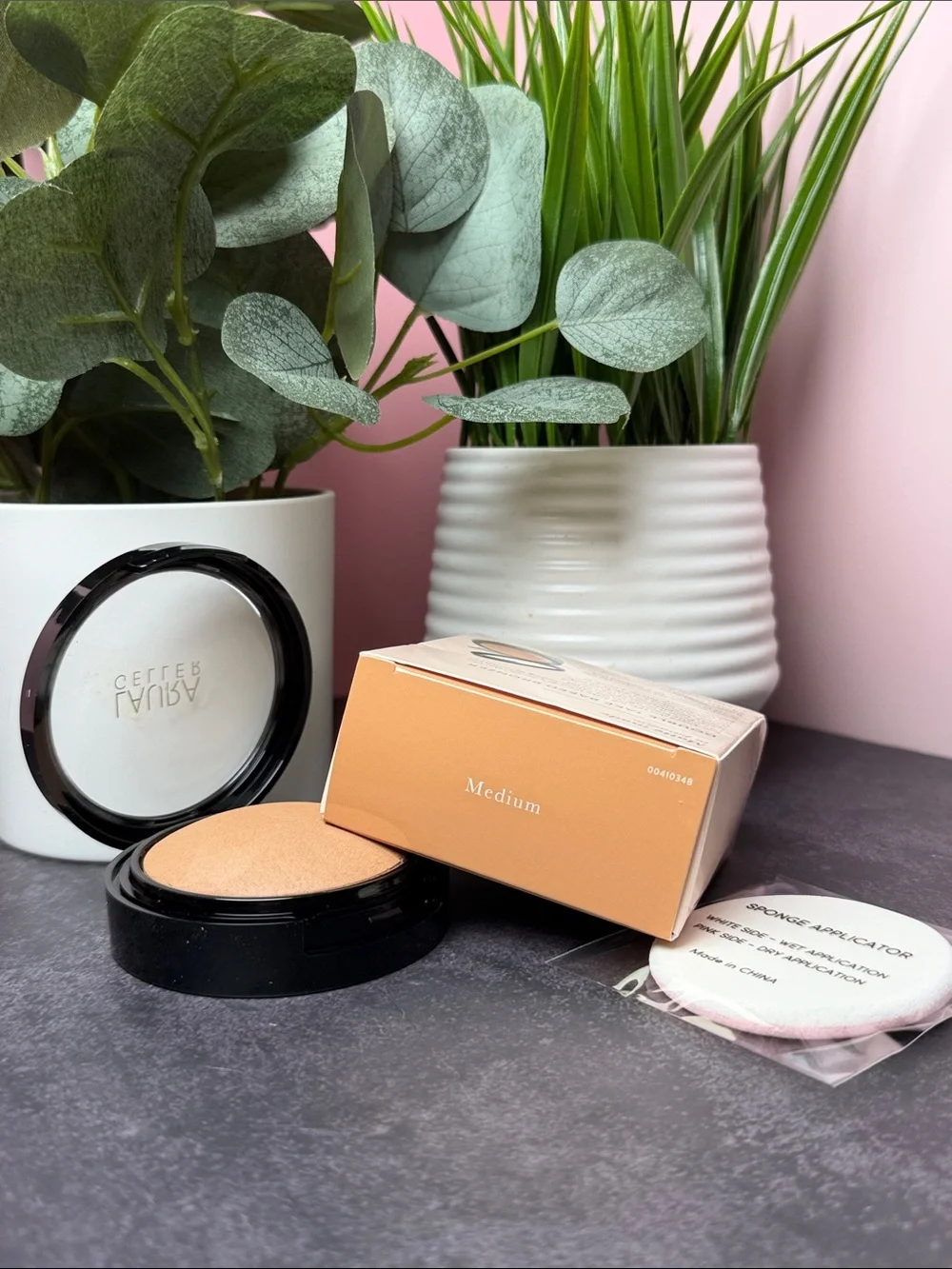 Laura Geller Baked Bronzer Compact in Warm Tan Peach